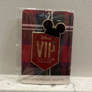 Disney VIP Tours Exclusive Private Tour Trading Pin
